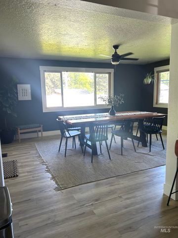 1014 Desert View Dr, Twin Falls, ID 83301