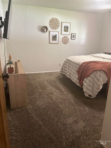 1014 Desert View Dr, Twin Falls, ID 83301