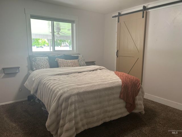 1014 Desert View Dr, Twin Falls, ID 83301