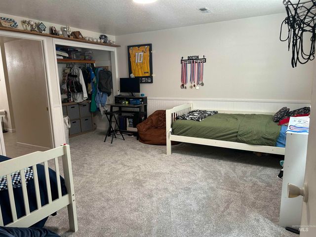 1014 Desert View Dr, Twin Falls, ID 83301