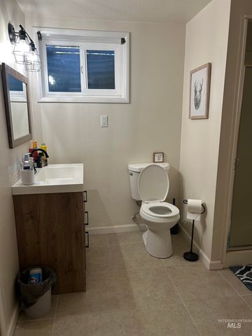 1014 Desert View Dr, Twin Falls, ID 83301