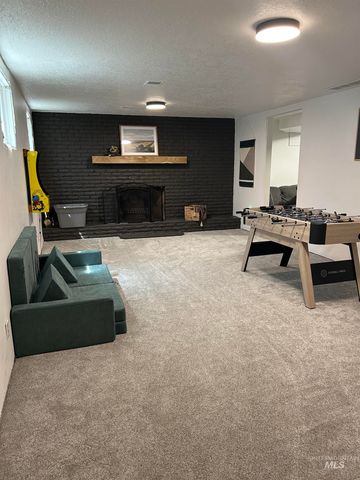 1014 Desert View Dr, Twin Falls, ID 83301