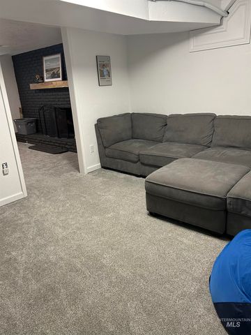 1014 Desert View Dr, Twin Falls, ID 83301