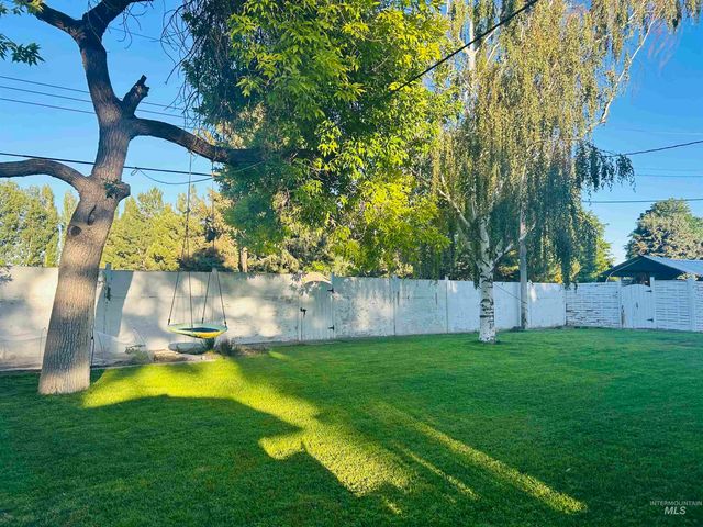 1014 Desert View Dr, Twin Falls, ID 83301