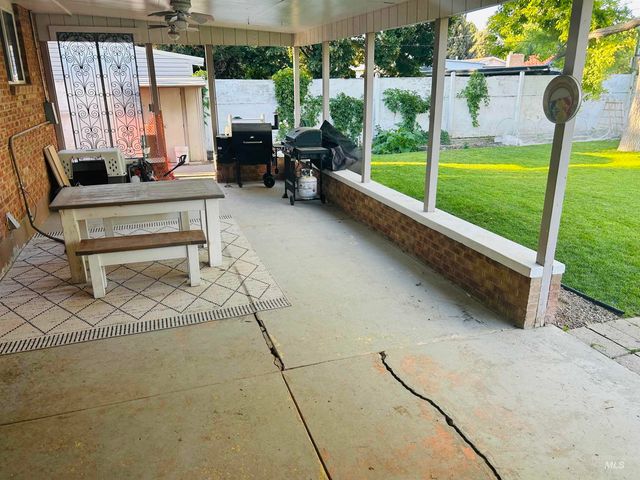 1014 Desert View Dr, Twin Falls, ID 83301