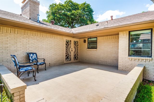 6124 N Jim Miller Road, Dallas, TX 75228