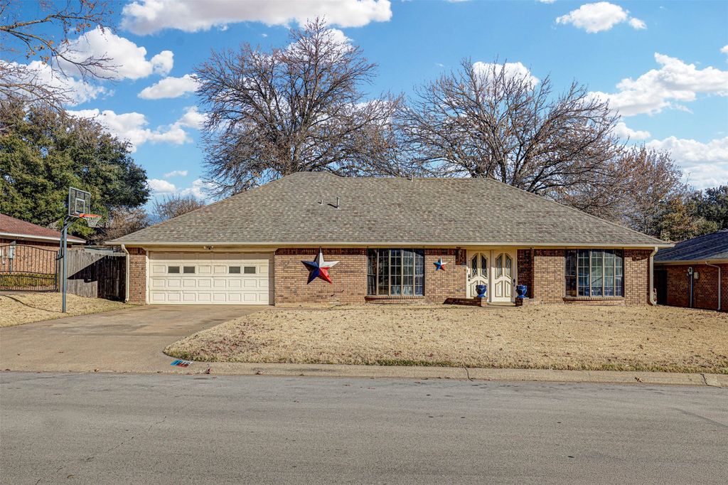 1816 Big Bend Drive, Grapevine, TX 76051