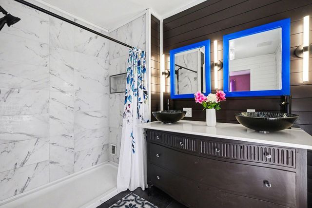 101 W Larkspur Drive, Hillcrest Village, TX 77511