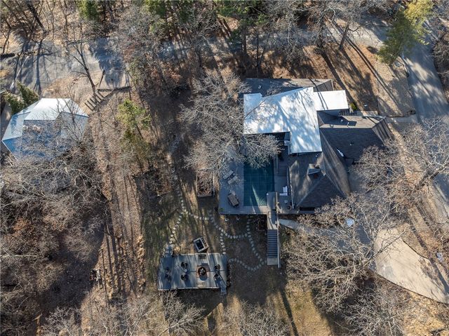 22 Ravenshoe Road, Rogers, AR 72756