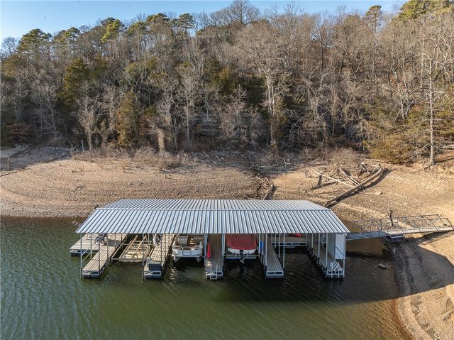 22 Ravenshoe Road, Rogers, AR 72756