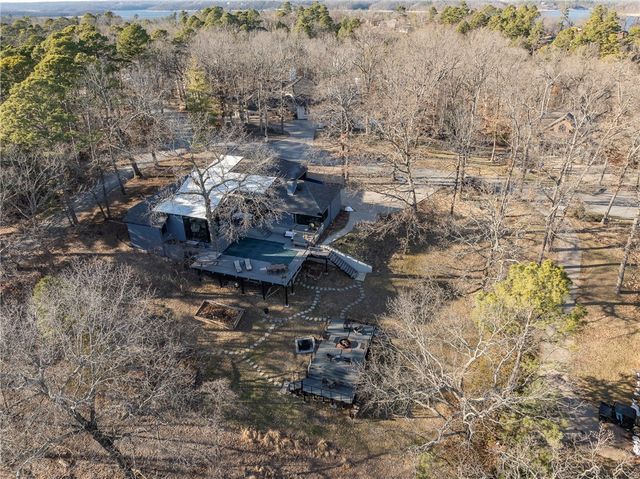 22 Ravenshoe Road, Rogers, AR 72756