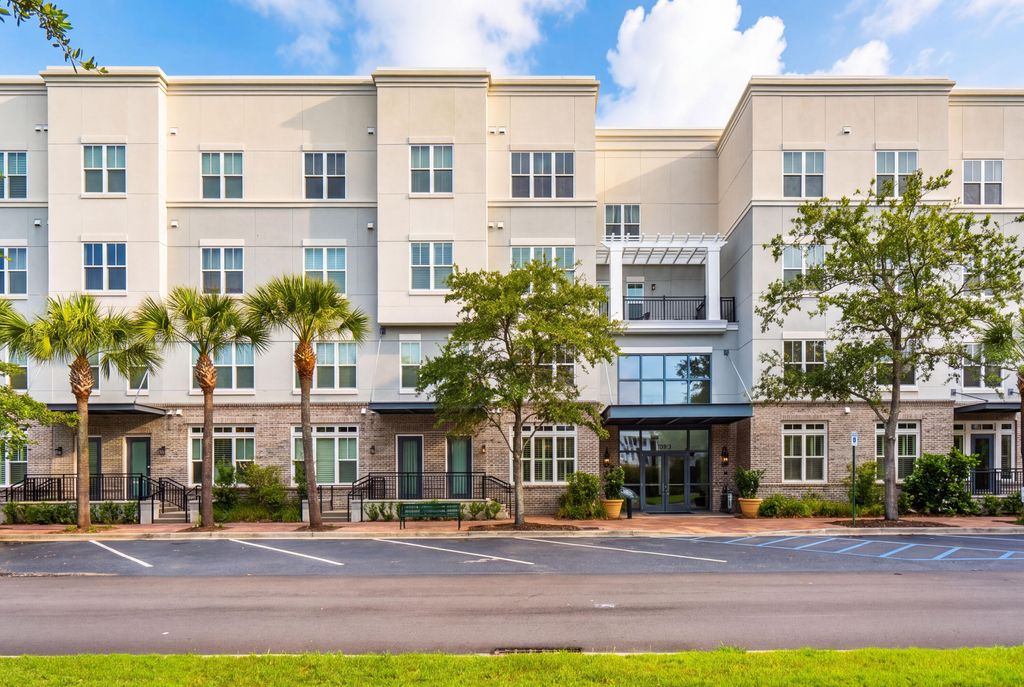200 River Landing Drive 102a, Charleston, SC 29492