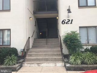 621 CENTER ST #104, Herndon, VA 20170