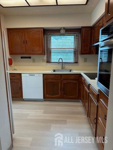 432 Newport Way A, Monroe, NJ 08831
