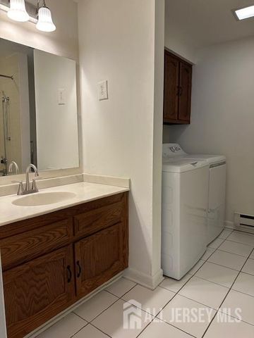 432 Newport Way A, Monroe, NJ 08831