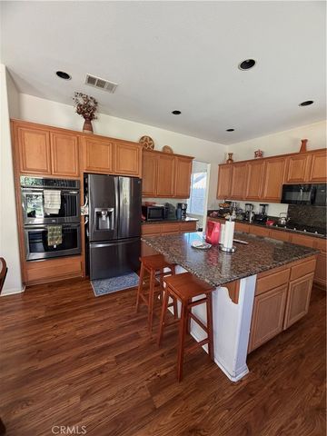 28512 Meadow Heights Court, Canyon Country, CA 91387