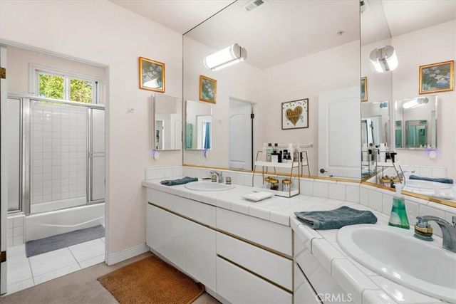 723 S Broadway, Redondo Beach, CA 90277