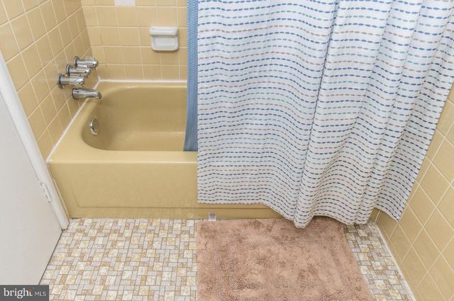 3954 ROWENA DR, Philadelphia, PA 19114