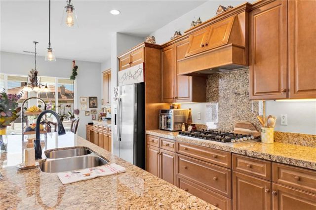 19277 Stratford Way, Apple Valley, CA 92308