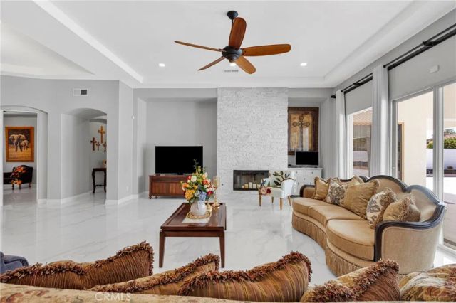 19277 Stratford Way, Apple Valley, CA 92308