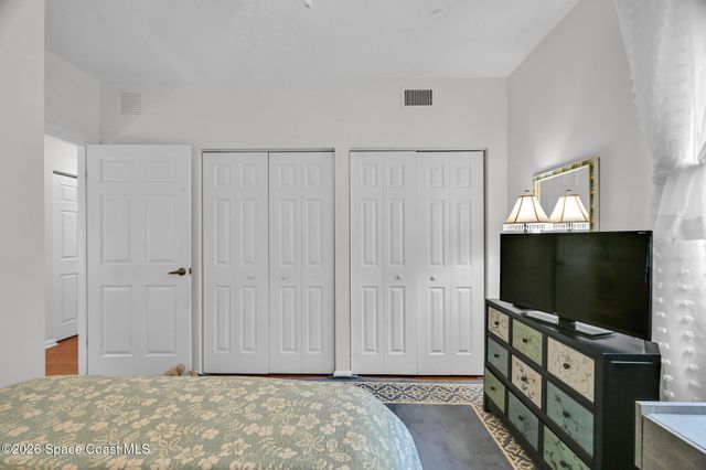 568 7th Square 101, Vero Beach, FL 32962