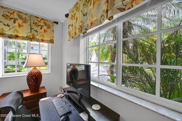 568 7th Square 101, Vero Beach, FL 32962