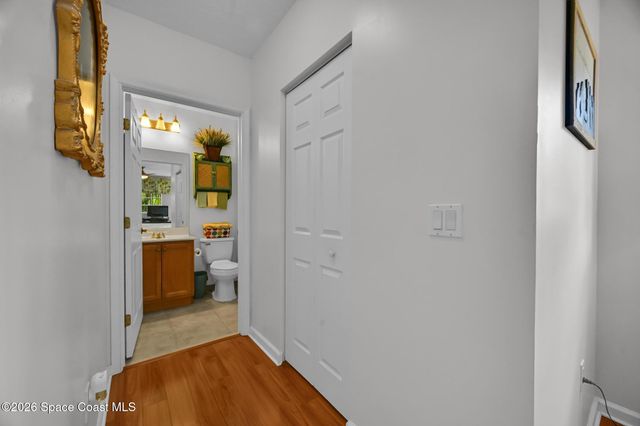 568 7th Square 101, Vero Beach, FL 32962