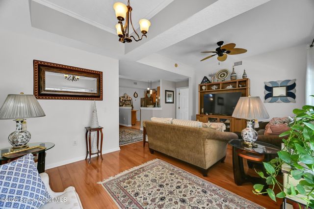 568 7th Square 101, Vero Beach, FL 32962
