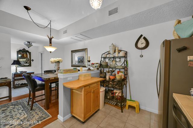568 7th Square 101, Vero Beach, FL 32962