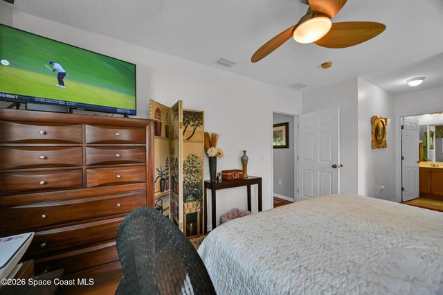 568 7th Square 101, Vero Beach, FL 32962