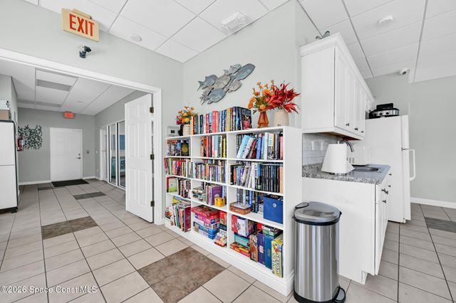 568 7th Square 101, Vero Beach, FL 32962