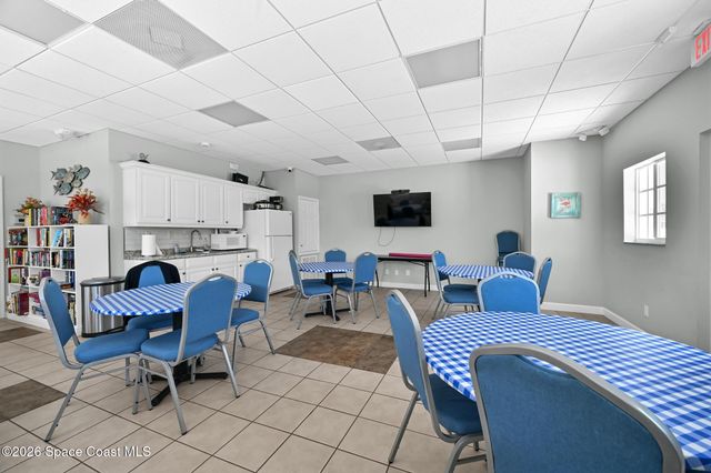 568 7th Square 101, Vero Beach, FL 32962