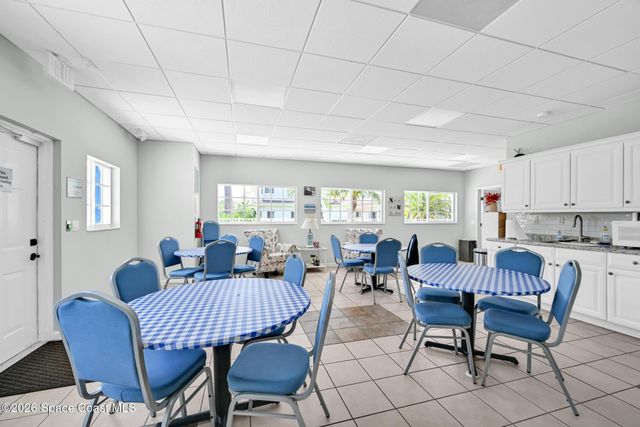 568 7th Square 101, Vero Beach, FL 32962