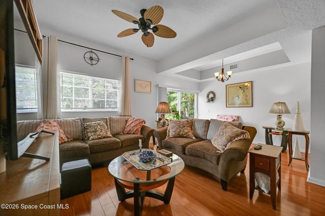 568 7th Square 101, Vero Beach, FL 32962