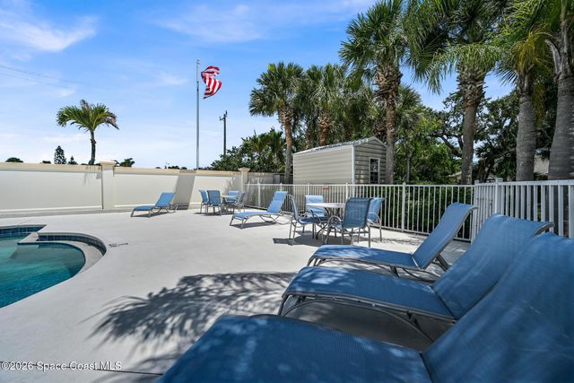 568 7th Square 101, Vero Beach, FL 32962