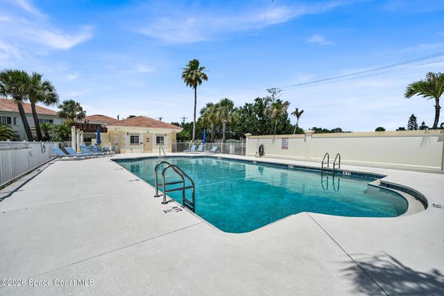 568 7th Square 101, Vero Beach, FL 32962