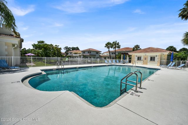 568 7th Square 101, Vero Beach, FL 32962