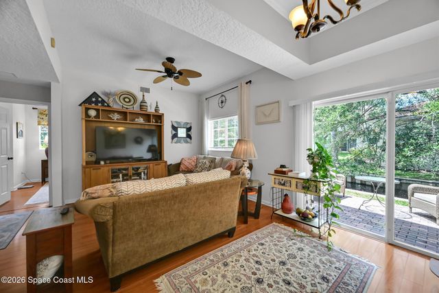568 7th Square 101, Vero Beach, FL 32962