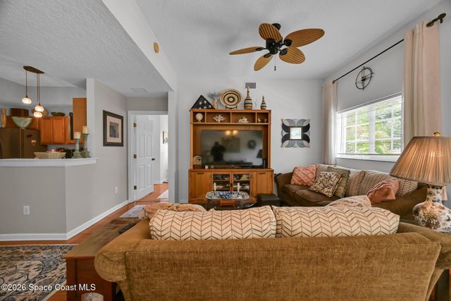 568 7th Square 101, Vero Beach, FL 32962
