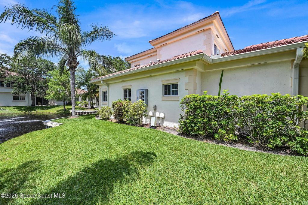 568 7th Square 101, Vero Beach, FL 32962