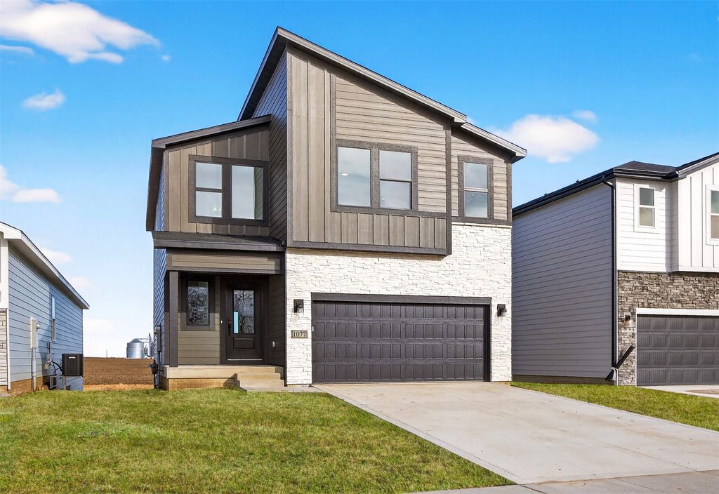 1077 NW Macarthur Lane, Waukee, IA 50263