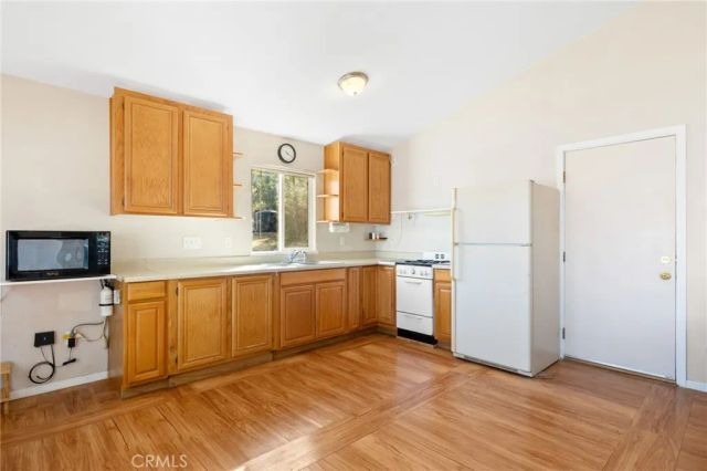 4652 Falcon Drive, Lake Isabella, CA 93240