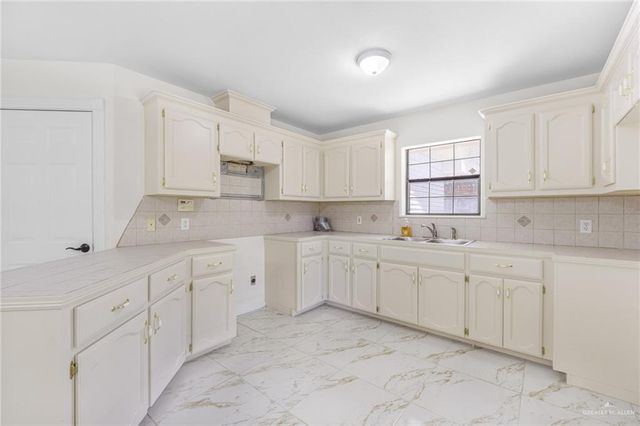 409 Denise Circle, La Joya, TX 78560