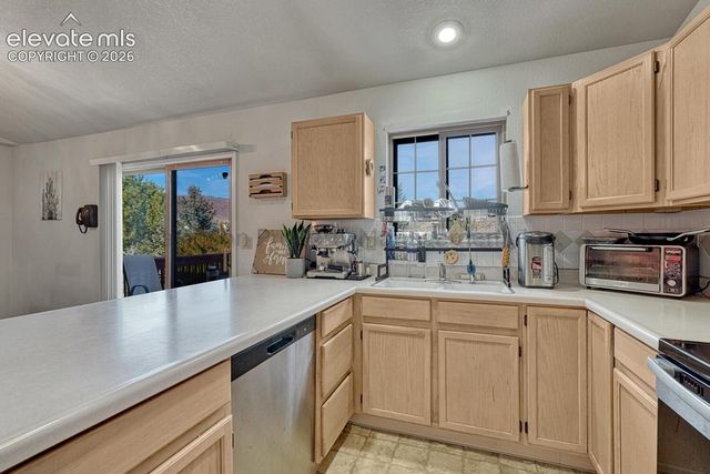 1524 Shane Circle, Colorado Springs, CO 80907