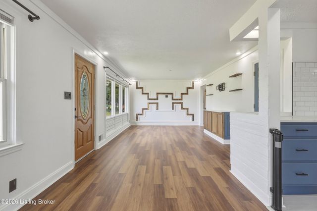 5127 Braidwood Dr, Louisville, KY 40219