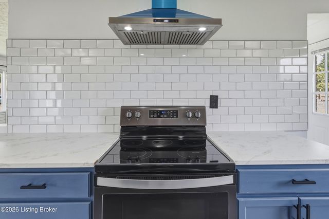 5127 Braidwood Dr, Louisville, KY 40219