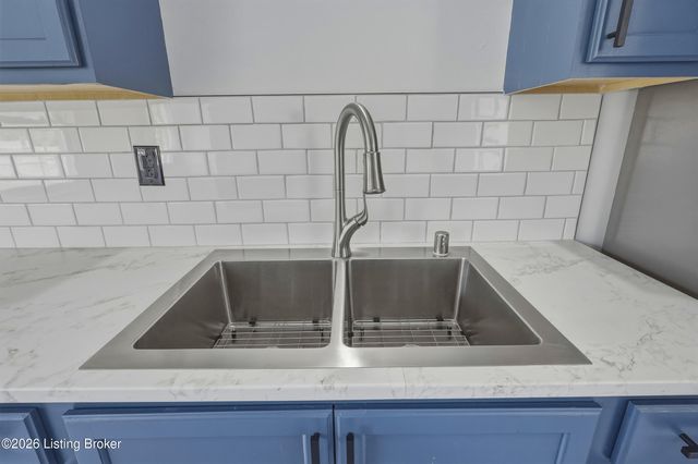 5127 Braidwood Dr, Louisville, KY 40219