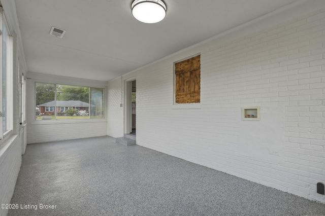 5127 Braidwood Dr, Louisville, KY 40219