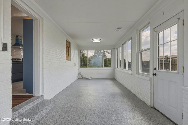 5127 Braidwood Dr, Louisville, KY 40219