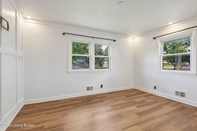 5127 Braidwood Dr, Louisville, KY 40219